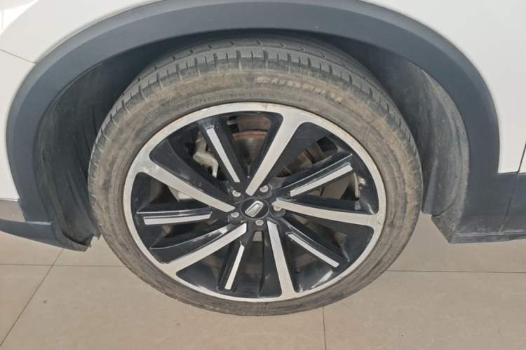 Used Bestune T77 2019 230 TID Automatic Prestige Version China V Left Front Wheel Hub