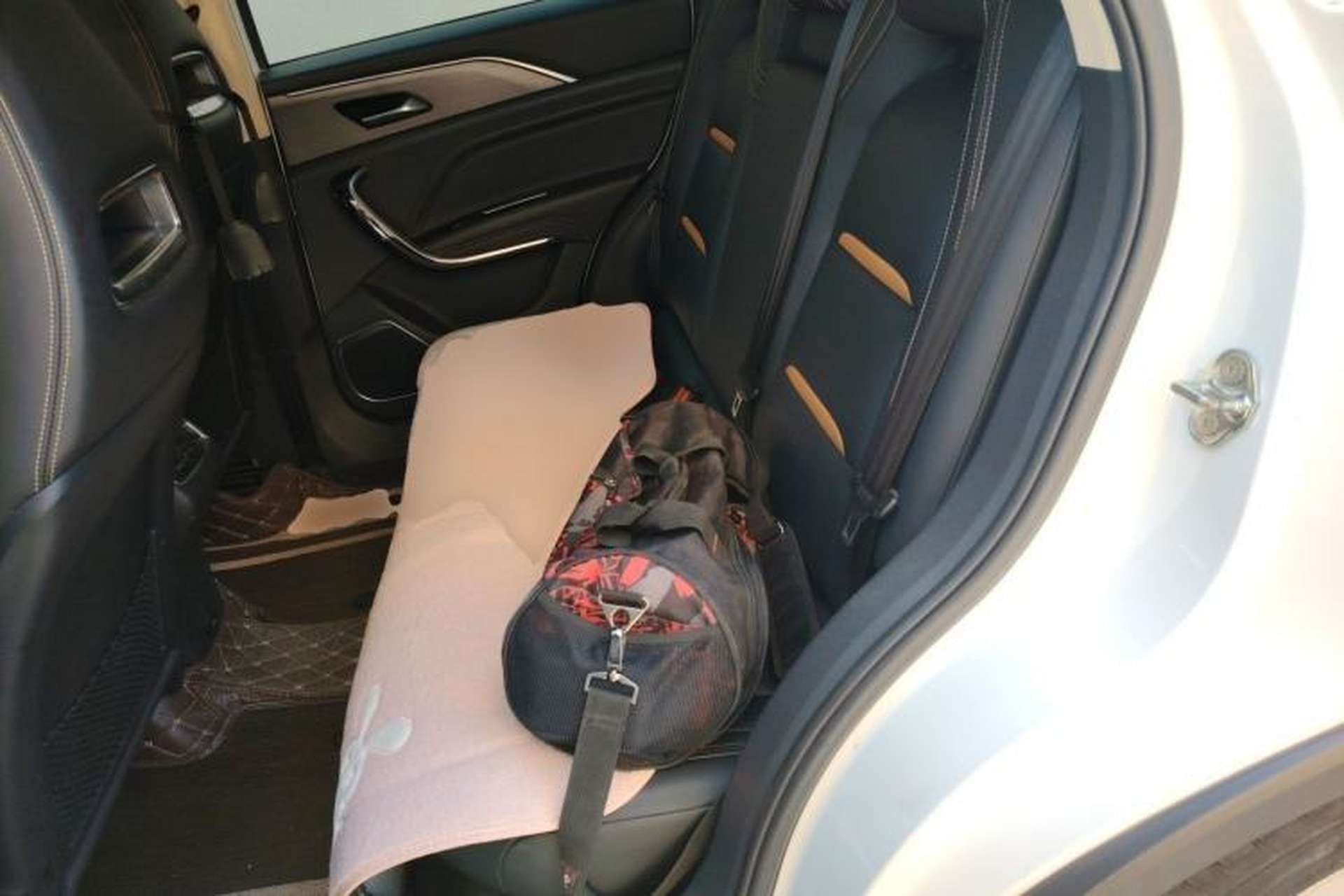 Used Bestune T77 2019 230 TID Automatic Prestige Version China V Emission Standard Left Rear Seat