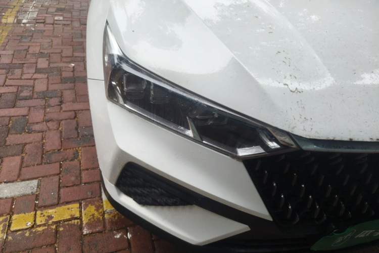Used Bestune T77 2019 230 TID Automatic Luxury Version China VI Emission Standard Right Front Headlight