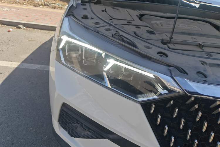 Used Bestune T77 2019 230 TID Automatic Luxury Version China VI Emission Standard Right Front Headlight