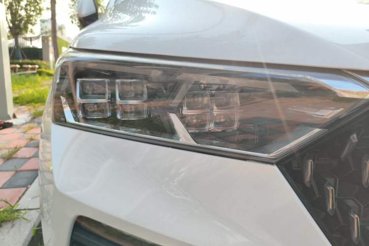 Used Bestune T77 2019 230 TID Automatic Prestige Version China V Emission Standard Right Front Headlight