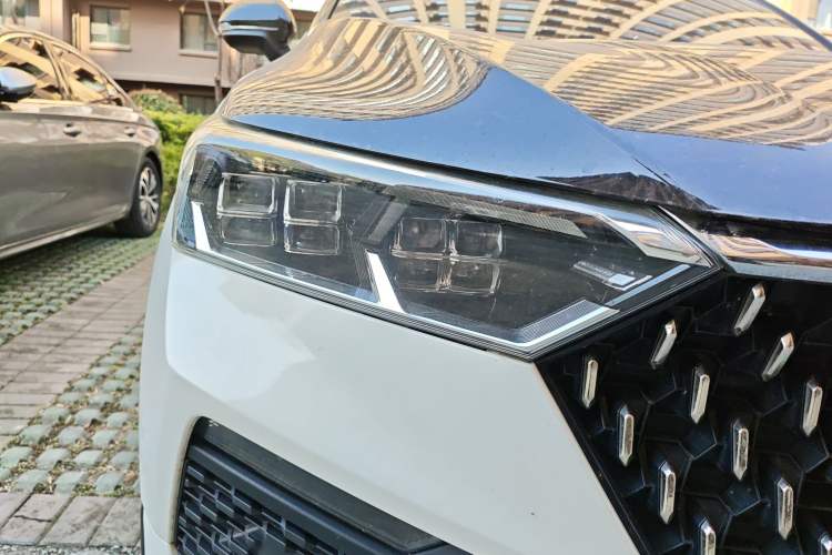 Used Bestune T77 2019 230 TID Automatic Luxury Version China VI Emission Standard Right Front Headlight
