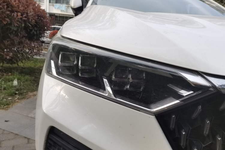 Used Bestune T77 2019 Facelift 230 TID Automatic Luxury Version China V Emission Standard Right Front Headlight