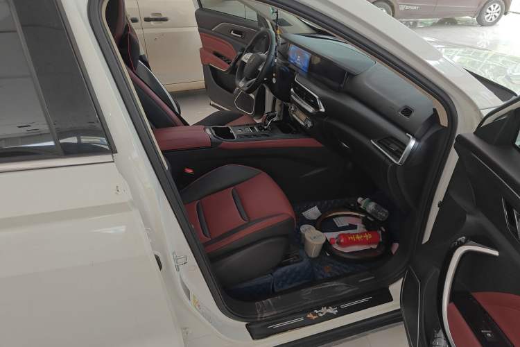 Used Bestune T77 2019 230 TID Automatic Prestige Version China V Emission Standard Right Front Seat