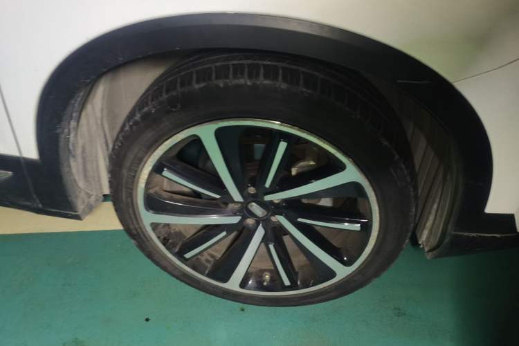 Used Bestune T77 2019 230 TID Automatic Luxury Version National V Right Front Wheel Hub