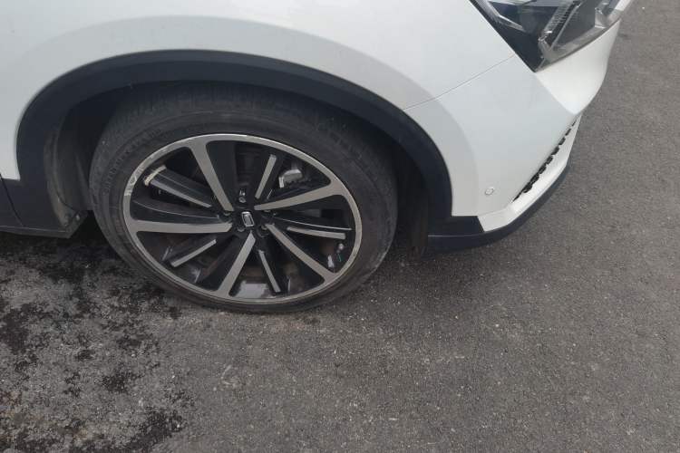 Used Bestune T77 2019 230 TID Automatic Prestige Version China V Right Front Wheel Hub