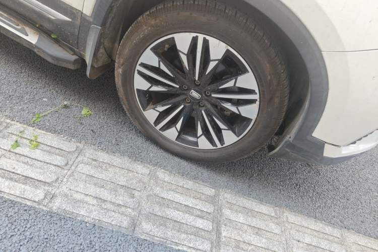 Used Bestune T77 2019 230 TID Automatic Luxury Version China VI Emission Standard Right Front Wheel Hub