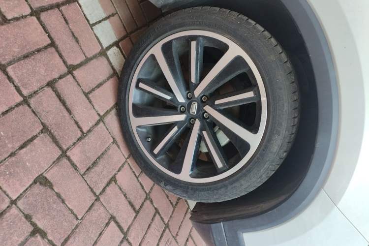 Used Bestune T77 2019 230 TID Automatic Prestige Version China VI Emission Standard Right Front Wheel Hub