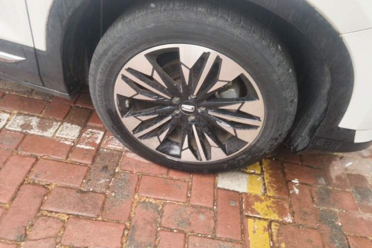 Used Bestune T77 2019 230 TID Automatic Luxury Version China VI Emission Standard Right Front Wheel Hub