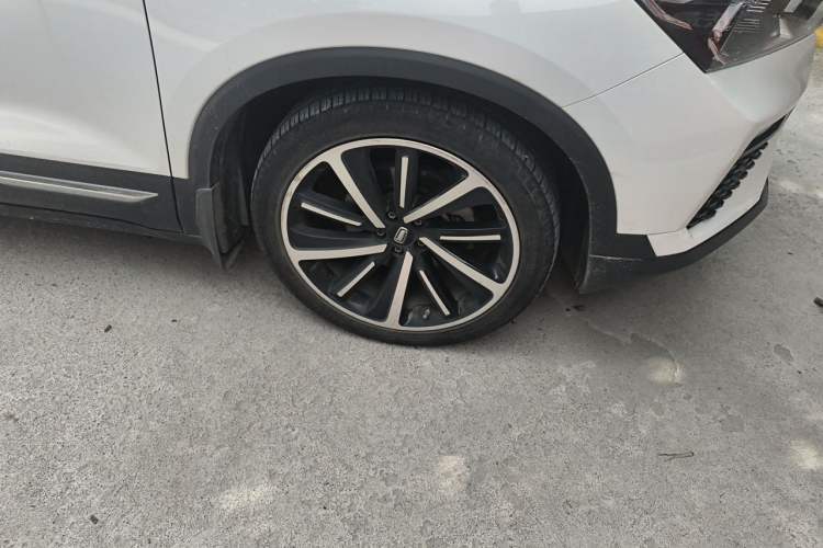 Used Bestune T77 2019 230 TID Automatic Luxury Version China VI Emission Standard Right Front Wheel Hub
