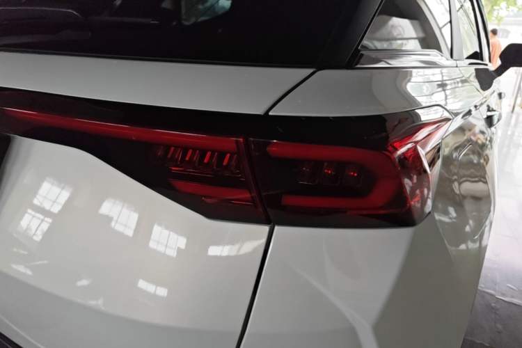 Used Bestune T77 2019 230 TID Automatic Luxury Version China VI Emission Standard Right Rear Taillight