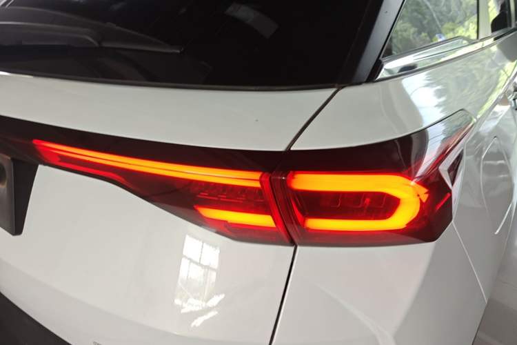 Used Bestune T77 2019 230 TID Automatic Luxury Version China VI Emission Standard Right Rear Taillight