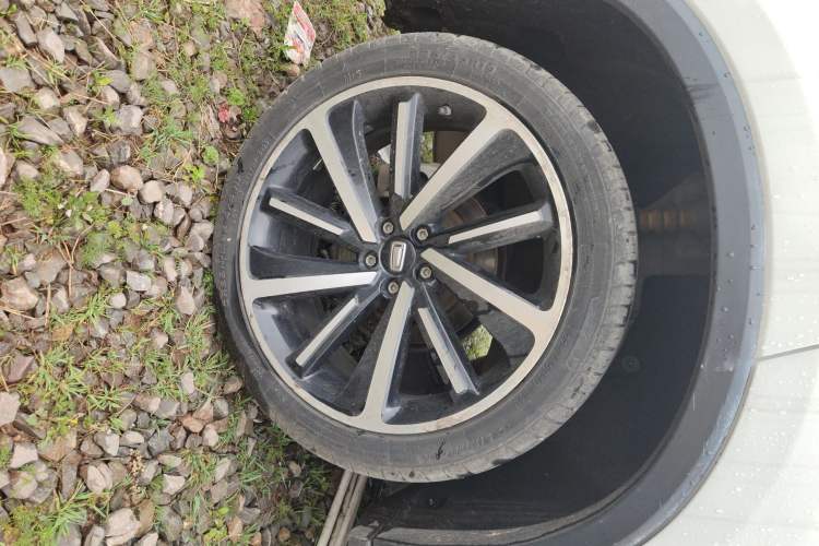 Used Bestune T77 2019 230 TID Automatic Luxury Version National V Right Rear Wheel Hub