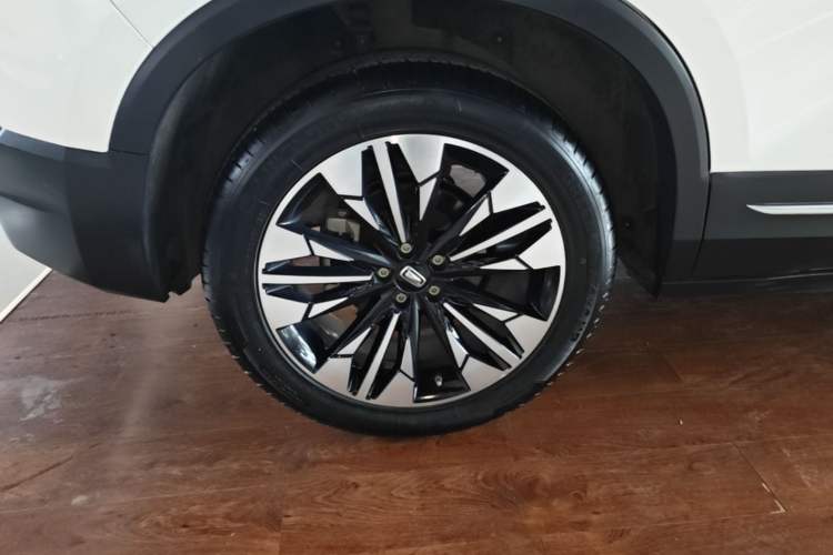Used Bestune T77 2019 230 TID Automatic Luxury Version China VI Emission Standard Right Rear Wheel Hub