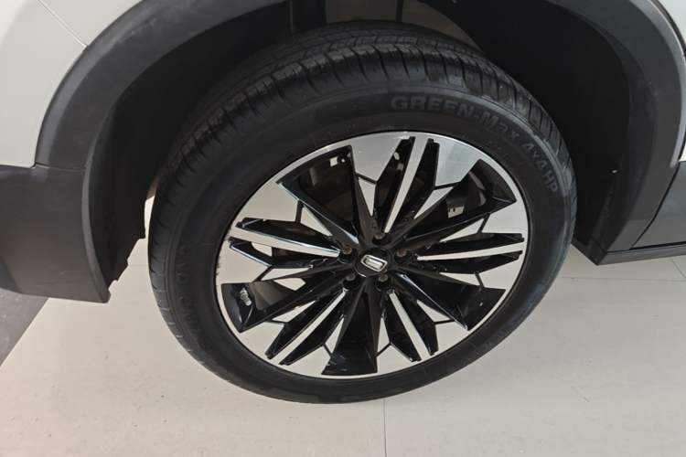 Used Bestune T77 2019 230 TID Automatic Luxury Version China VI Emission Standard Right Rear Wheel Hub