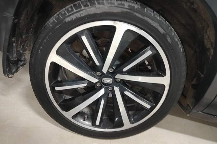 Used Bestune T77 2019 230 TID Automatic Luxury Version National V Right Rear Wheel Hub