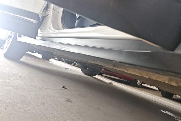 Used Bestune T77 2019 230 TID Automatic Luxury Version China VI Emission Standard Right Side Sill