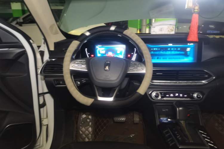 Used Bestune T77 2019 230 TID Automatic Luxury Version National V Steering Wheel