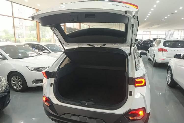 Used Bestune T77 2019 Facelift 230 TID Automatic Luxury Version China V Emission Standard Trunk