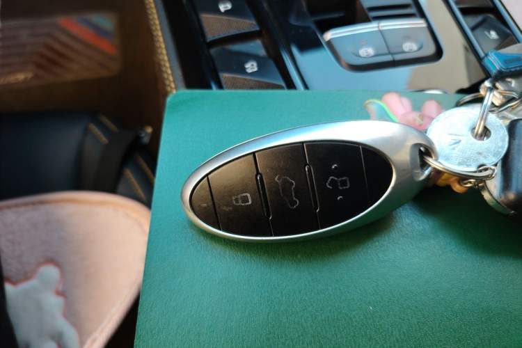Used Bestune T77 2019 230 TID Automatic Prestige Version China V Emission Standard Vehicle Key