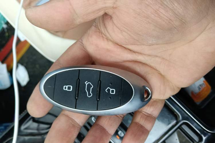 Used Bestune T77 2019 230 TID Automatic Prestige Version China VI Emission Standard Vehicle Key