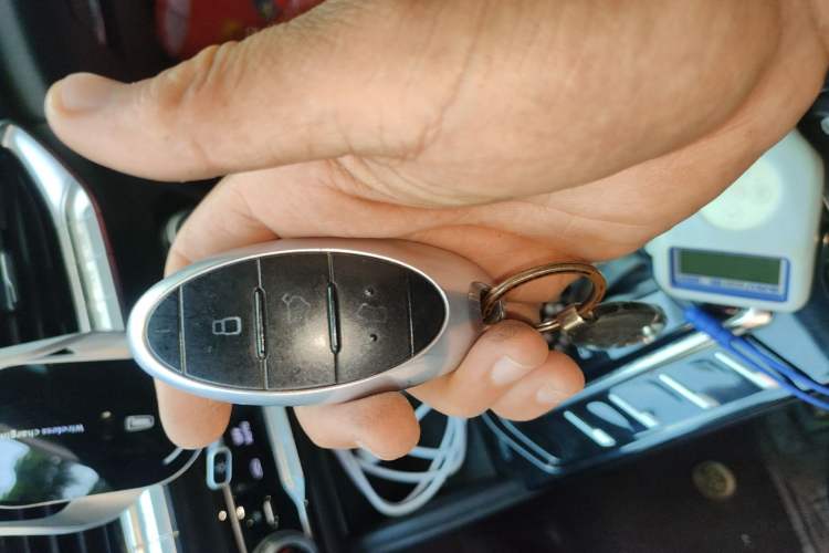 Used Bestune T77 2019 230 TID Automatic Prestige Version China VI Emission Standard Vehicle Key