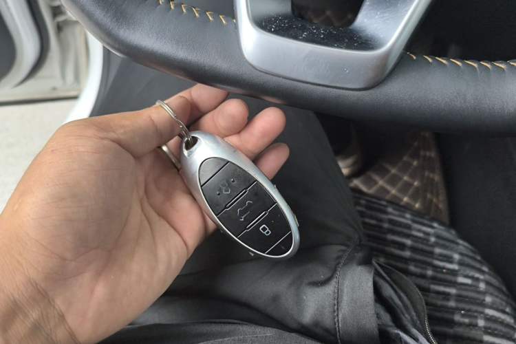 Used Bestune T77 2019 230 TID Automatic Luxury Version China VI Emission Standard Vehicle Key