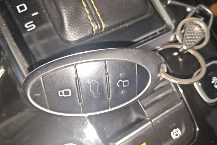 Used Bestune T77 2019 230 TID Automatic Luxury Version China VI Emission Standard Vehicle Key