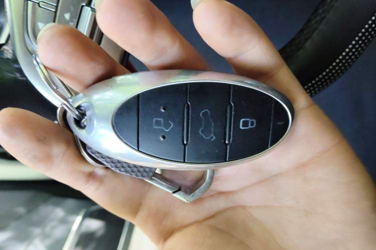 Used Bestune T77 2019 Facelift 230 TID Manual Luxury Version China VI Vehicle Key