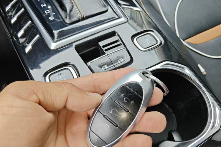Used Bestune T77 2019 230 TID Automatic Luxury Version China VI Emission Standard Vehicle Key