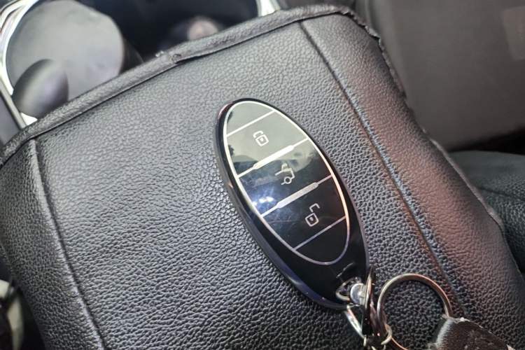 Used Bestune T77 2019 230 TID Automatic Luxury Version China VI Emission Standard Vehicle Key