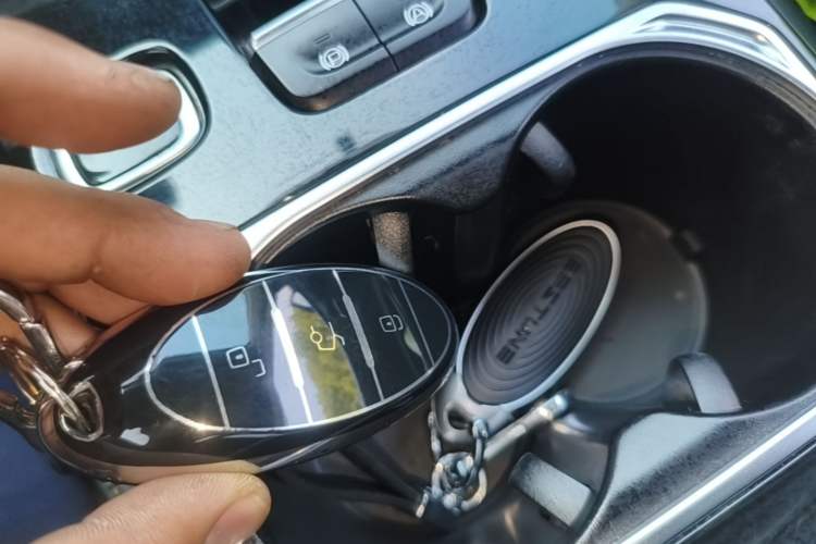 Used Bestune T77 2019 230 TID Automatic Luxury Version China VI Emission Standard Vehicle Key