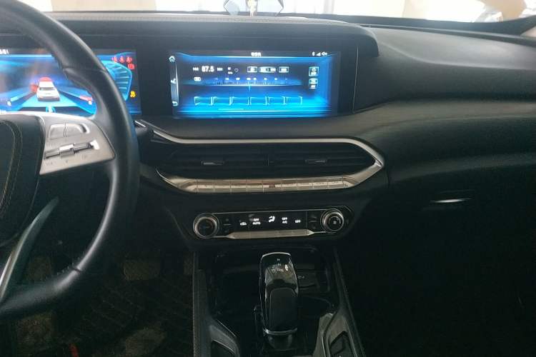 Used Bestune T77 2019 230 TID Automatic Prestige Version China VI Audio And AC Panel