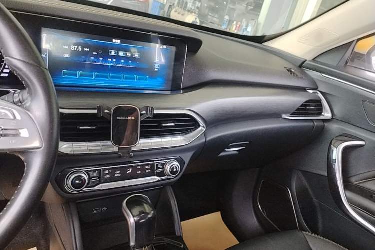 Used Bestune T77 2019 230 TID Automatic Luxury Version National V Audio And AC Panel