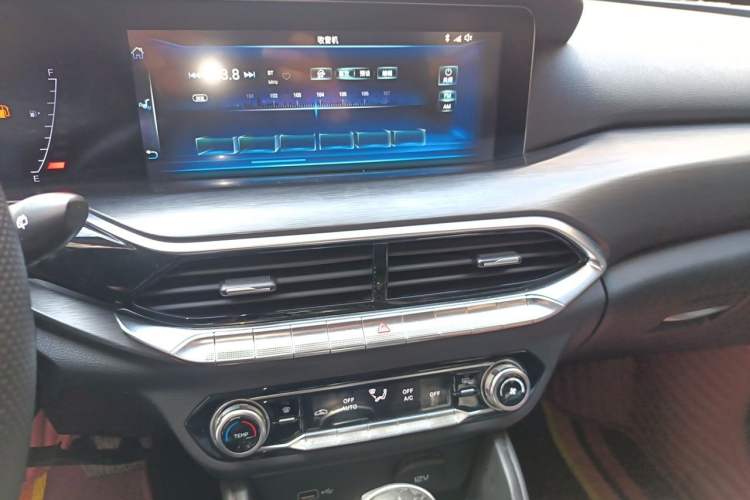 Used Bestune T77 2019 Facelift 230 TID Automatic Luxury Version China V Emission Standard Audio And AC Panel