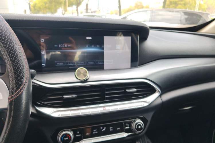 Used Bestune T77 2019 230 TID Automatic Luxury Version National V Audio And AC Panel