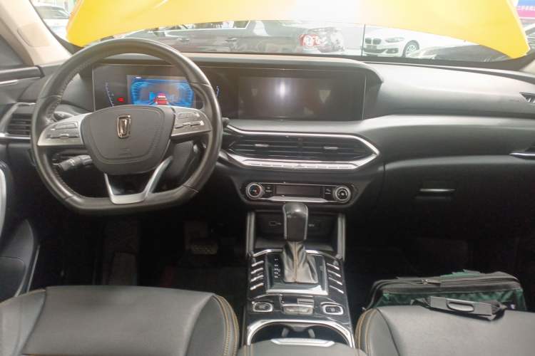 Used Bestune T77 2019 230 TID Automatic Luxury Version China VI Emission Standard Audio And AC Panel
