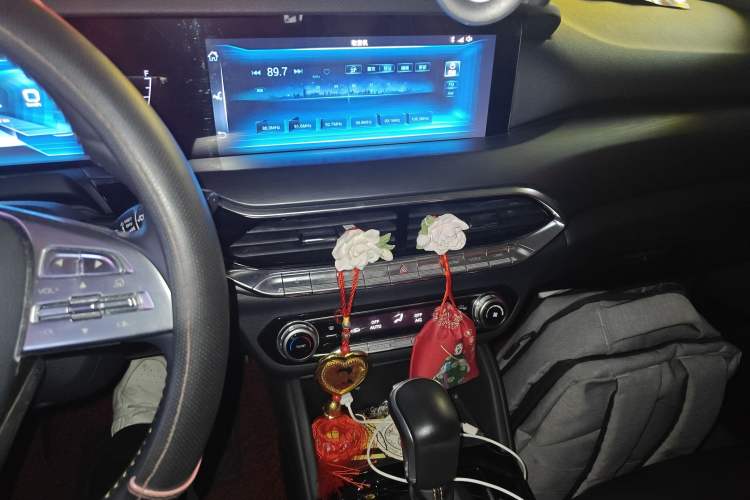 Used Bestune T77 2019 230 TID Automatic Luxury Version China VI Emission Standard Audio And AC Panel