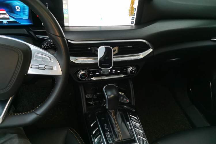 Used Bestune T77 2019 230 TID Automatic Luxury Version National V Audio And AC Panel