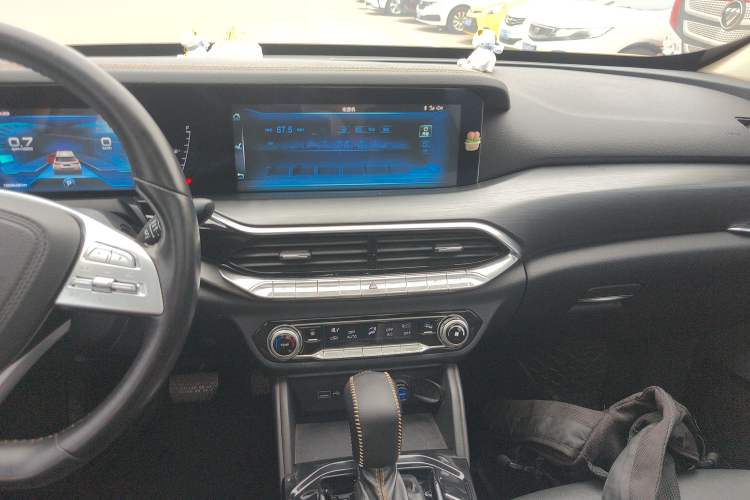 Used Bestune T77 2019 230 TID Automatic Luxury Version National V Audio And AC Panel