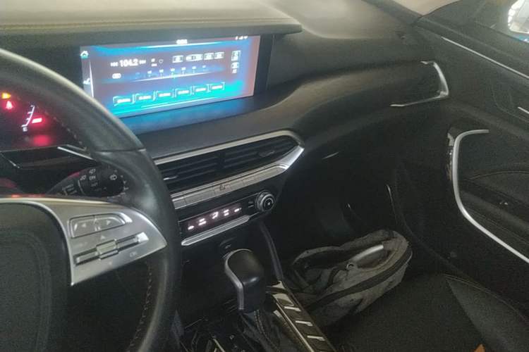 Used Bestune T77 2019 230 TID Automatic Luxury Version China VI Emission Standard Audio And AC Panel