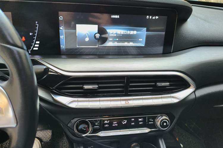 Used Bestune T77 2019 Facelift 230 TID Automatic Luxury Version China V Emission Standard Audio And AC Panel