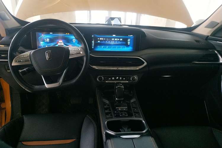 Used Bestune T77 2019 230 TID Automatic Prestige Version China VI Center Console