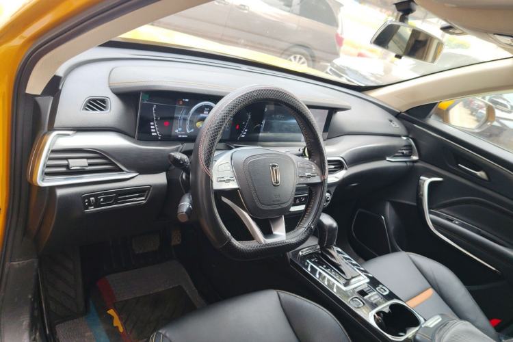 Used Bestune T77 2019 230 TID Automatic Luxury Version National V Center Console