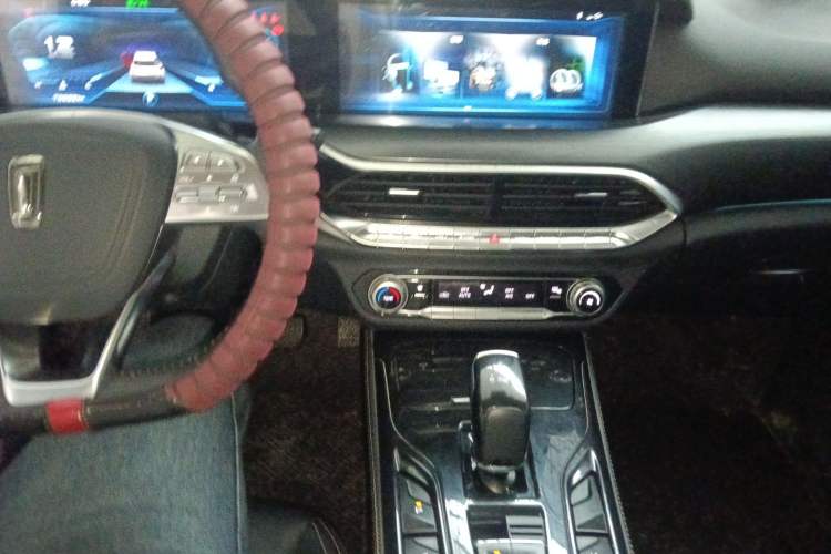 Used Bestune T77 2019 230 TID Automatic Prestige Version China VI Emission Standard Center Console