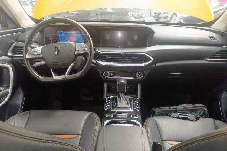 Used Bestune T77 2019 230 TID Automatic Luxury Version China VI Emission Standard Center Console