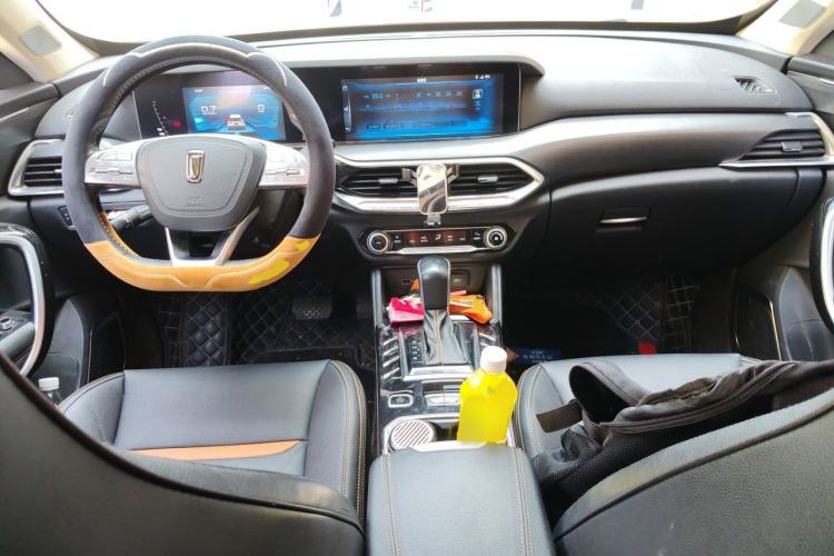 Used Bestune T77 2019 230 TID Automatic Luxury Version China VI Emission Standard Center Console
