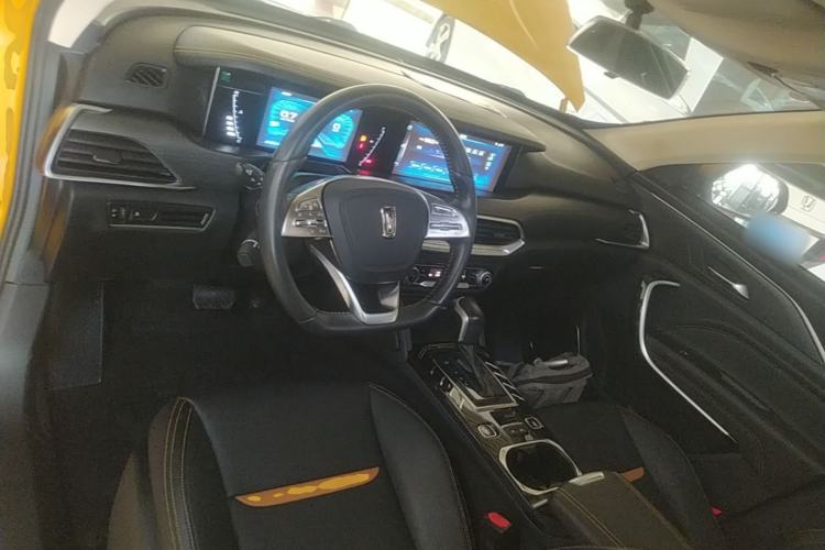 Used Bestune T77 2019 230 TID Automatic Luxury Version China VI Emission Standard Center Console