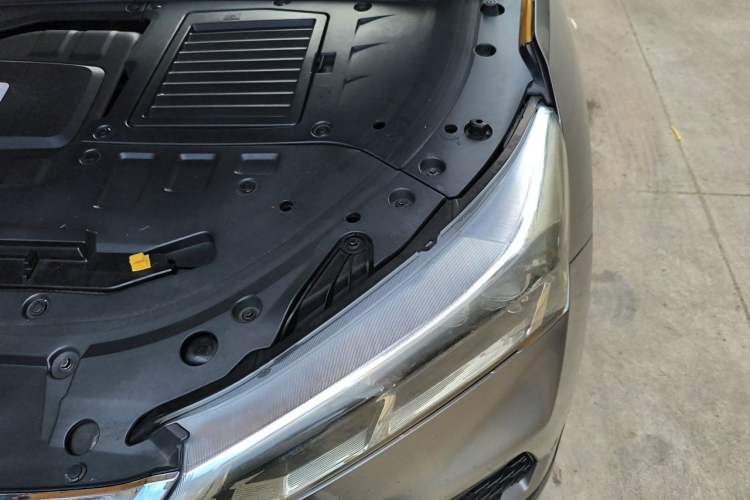 Used Bestune T77 2019 Facelift 230 TID Automatic Luxury Version China V Emission Standard Engine Bay Left