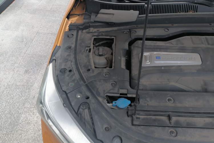 Used Bestune T77 2019 230 TID Automatic Prestige Version China V Engine Bay Right